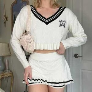 Cider White V-Neck Sweater with Black Trim